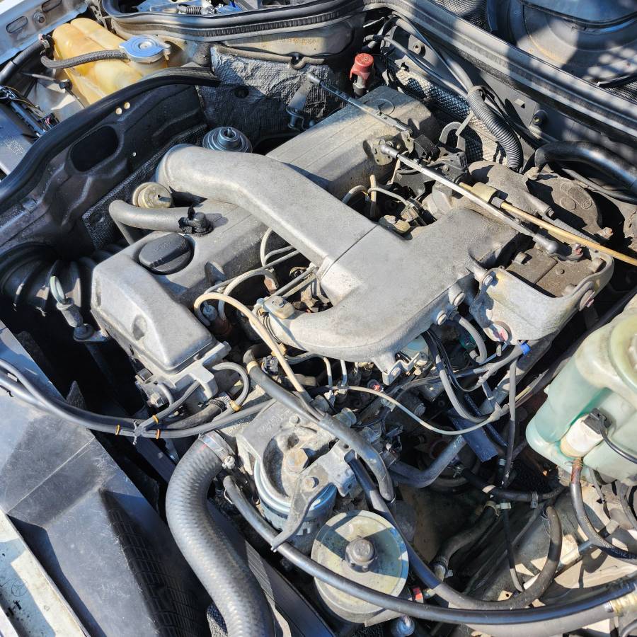 Mercedes-benz-300d-diesel-1993-white-12