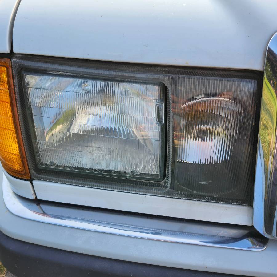 Mercedes-benz-300d-diesel-1993-white-5