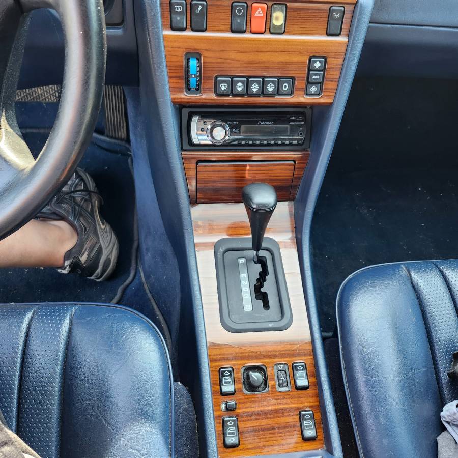 Mercedes-benz-300d-diesel-1993-white-8