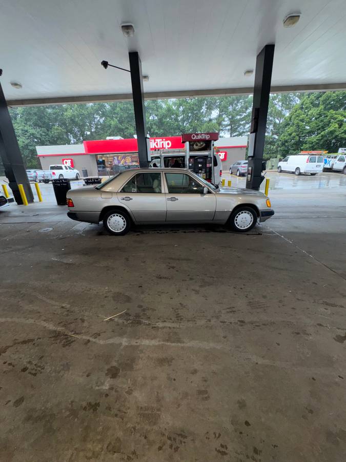 Mercedes-benz-300e-1990-brown-1