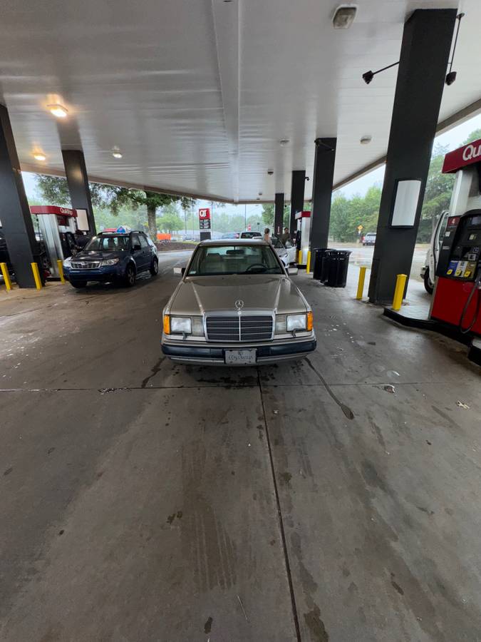 Mercedes-benz-300e-1990-brown-2