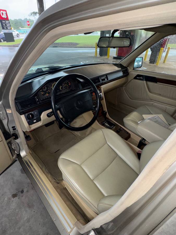 Mercedes-benz-300e-1990-brown-6
