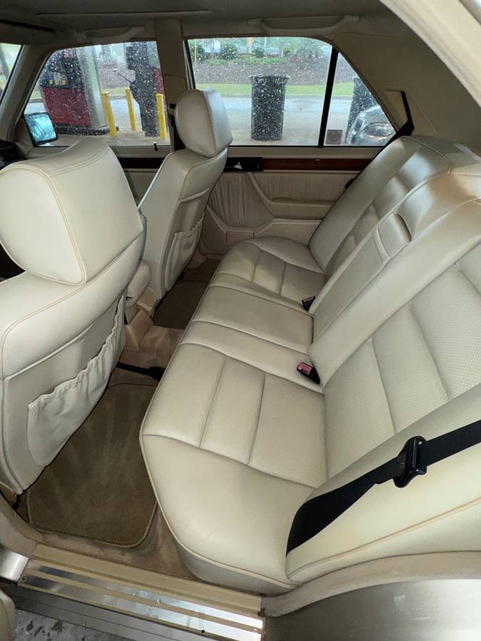 Mercedes-benz-300e-1990-brown-7