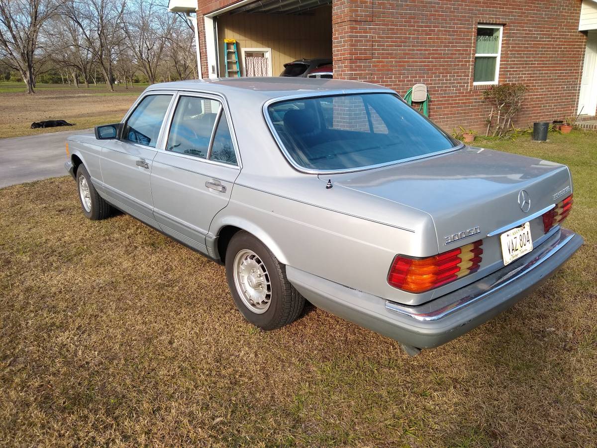 Mercedes-benz-300sd-diesel-1982-silver-1
