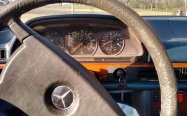 Mercedes-benz-300sd-diesel-1982-silver-2