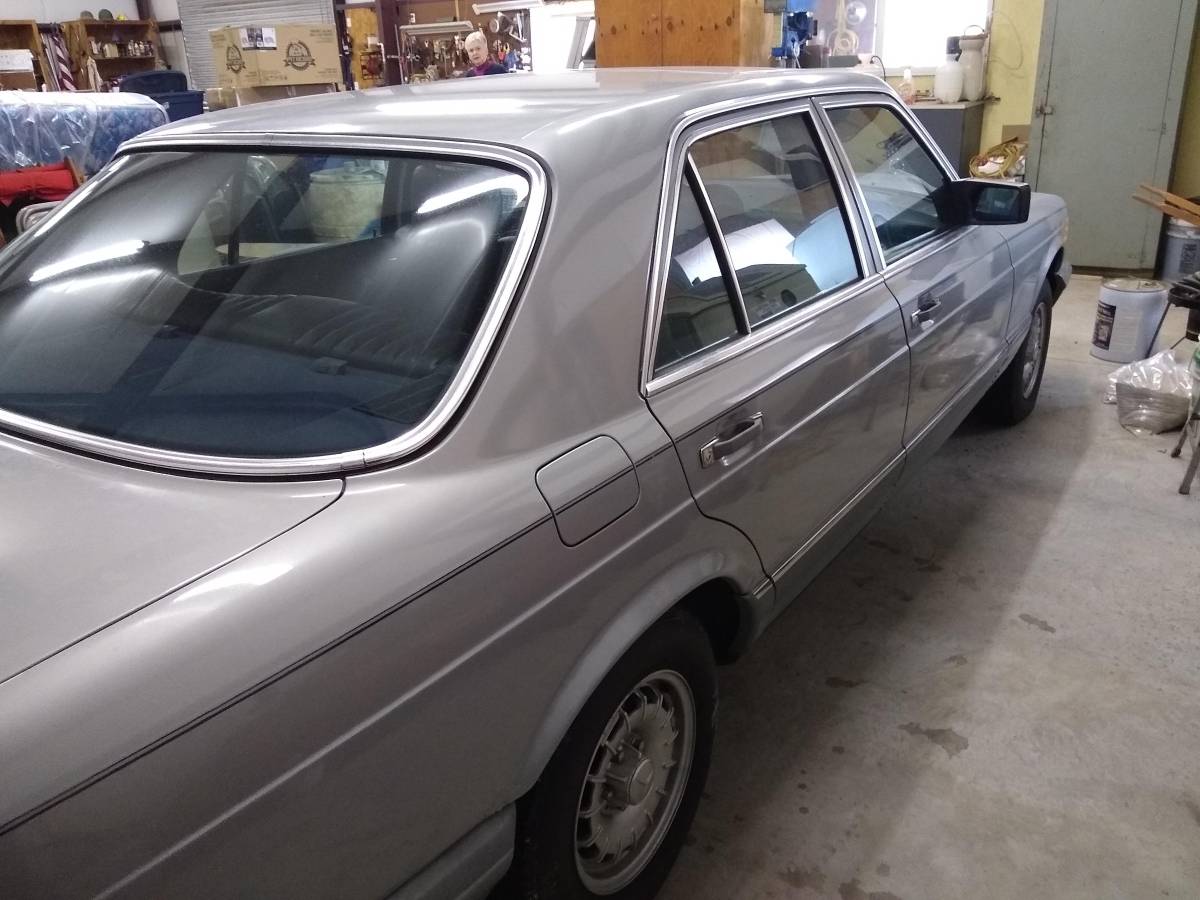 Mercedes-benz-300sd-diesel-1982-silver-3