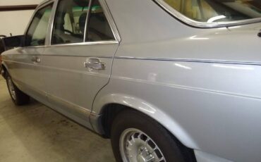 Mercedes-benz-300sd-diesel-1982-silver-4