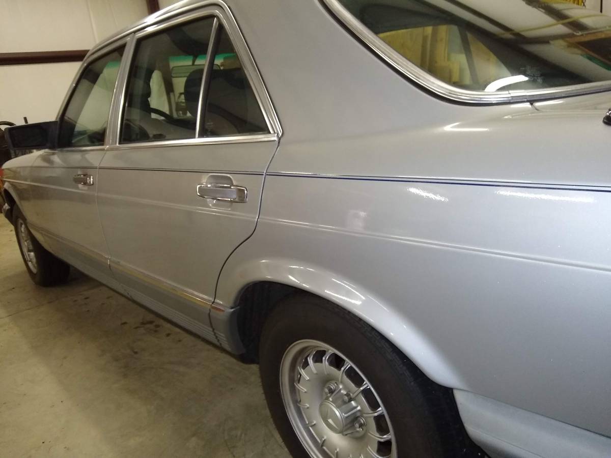 Mercedes-benz-300sd-diesel-1982-silver-4