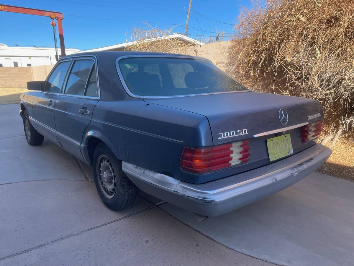 Mercedes-benz-300sd-diesel-1983-1