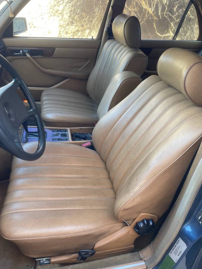 Mercedes-benz-300sd-diesel-1983-3