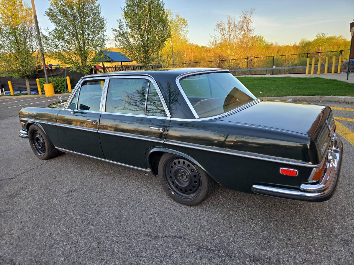 Mercedes-benz-300sel-6.3-1969-green-1