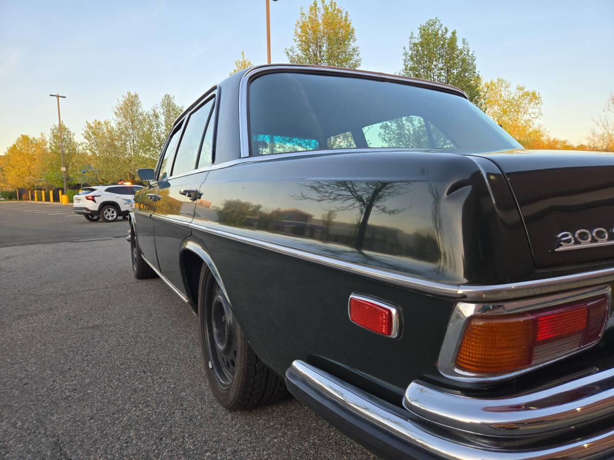 Mercedes-benz-300sel-6.3-1969-green-7