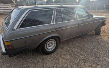 Mercedes-benz-300td-1982-Gray-1
