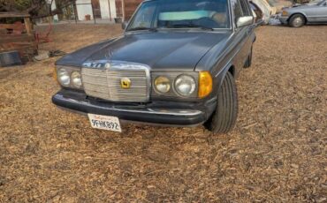 Mercedes-benz-300td-1982-Gray-11