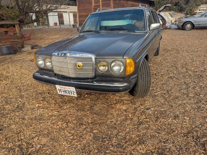 Mercedes-benz-300td-1982-Gray-11