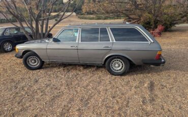 Mercedes-benz-300td-1982-Gray-12