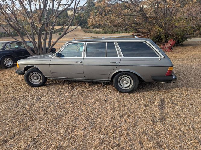 Mercedes-benz-300td-1982-Gray-12
