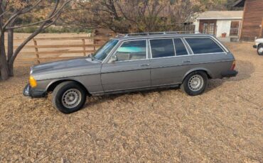 Mercedes-benz-300td-1982-Gray-13