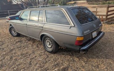 Mercedes-benz-300td-1982-Gray-2