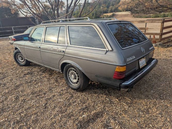 Mercedes-benz-300td-1982-Gray-2