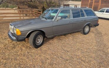 Mercedes-benz-300td-1982-Gray
