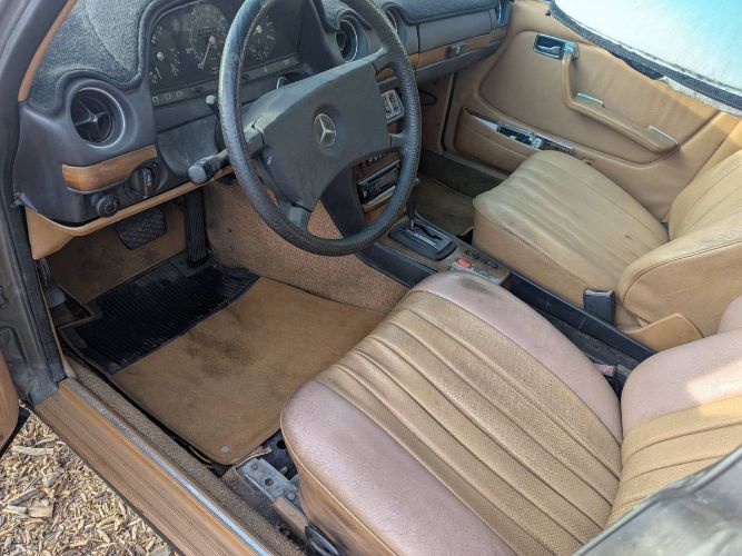 Mercedes-benz-300td-1982-Gray-7