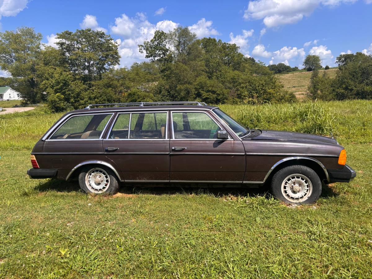 Mercedes-benz-300td-diesel-1980-brown-1