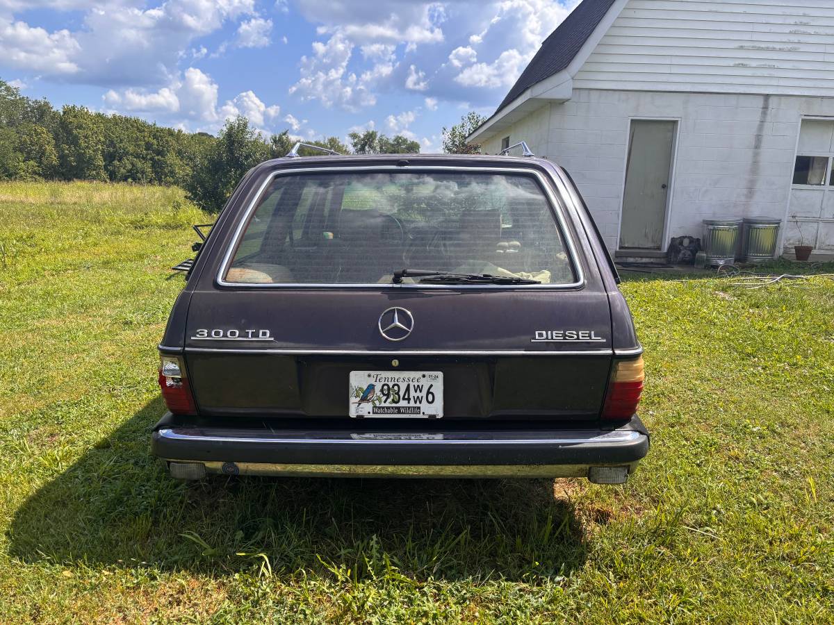 Mercedes-benz-300td-diesel-1980-brown-2