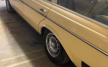Mercedes-benz-300td-diesel-1981-1