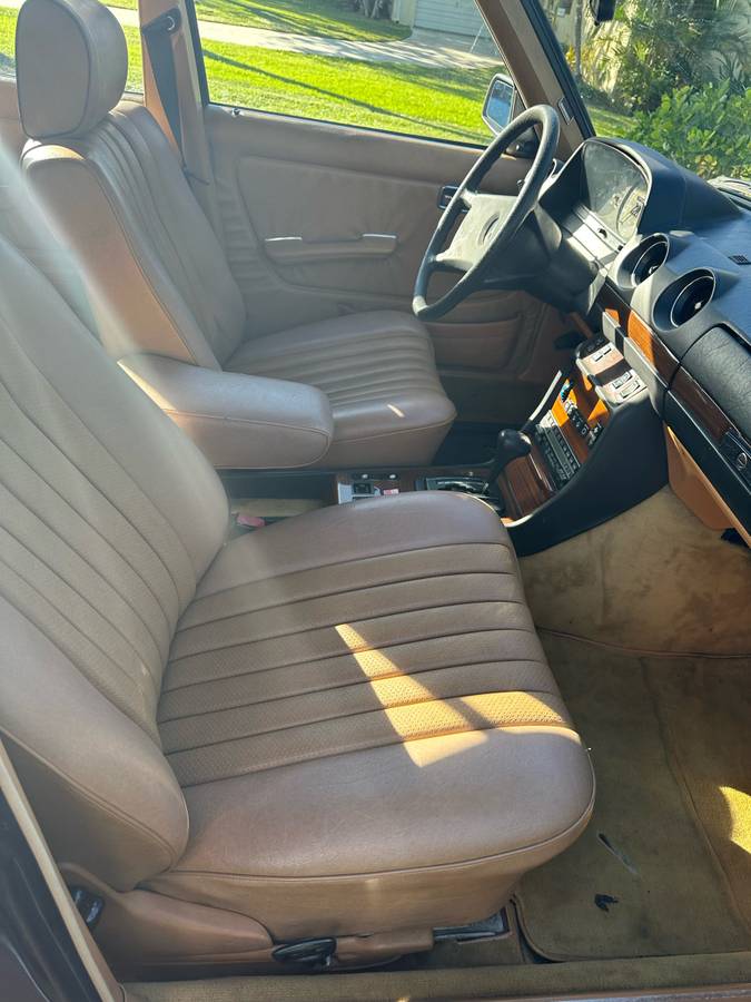 Mercedes-benz-300td-diesel-1984-blue-11