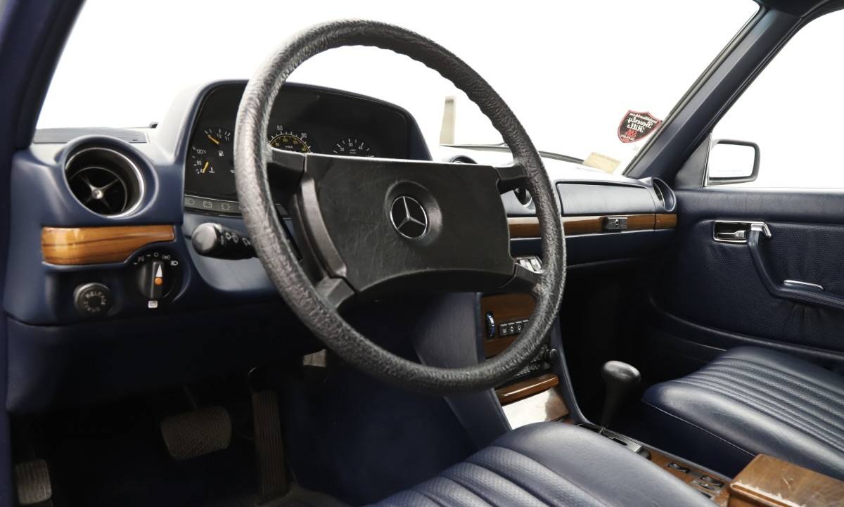 Mercedes-benz-300td-diesel-1984-silver-1