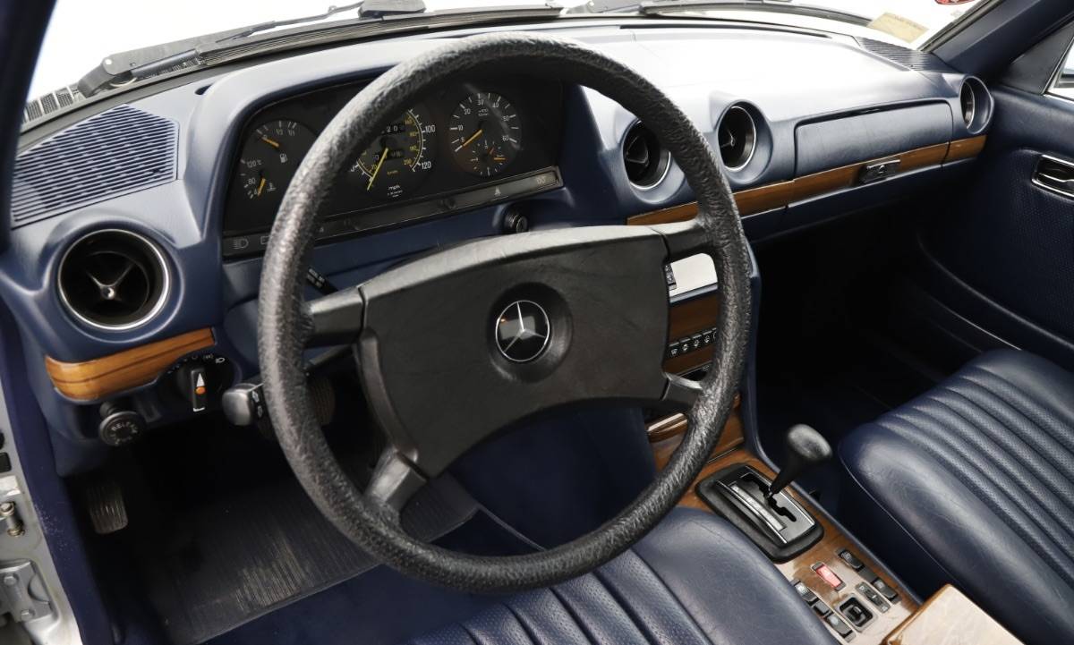 Mercedes-benz-300td-diesel-1984-silver-2