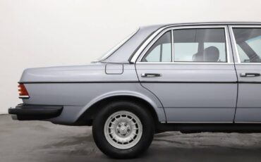 Mercedes-benz-300td-diesel-1984-silver-3