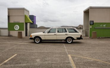 Mercedes-benz-300td-diesel-1985-custom-2