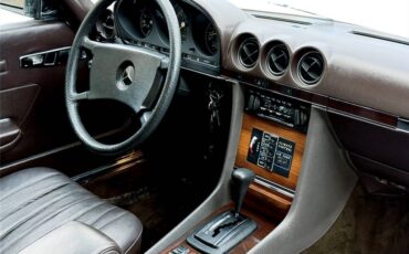 Mercedes-benz-380-1981-14