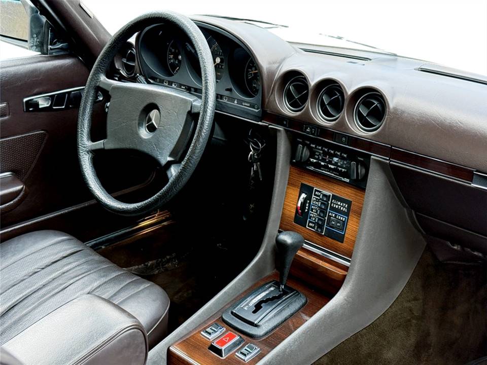 Mercedes-benz-380-1981-14
