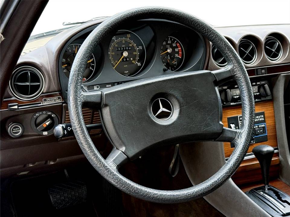 Mercedes-benz-380-1981-15