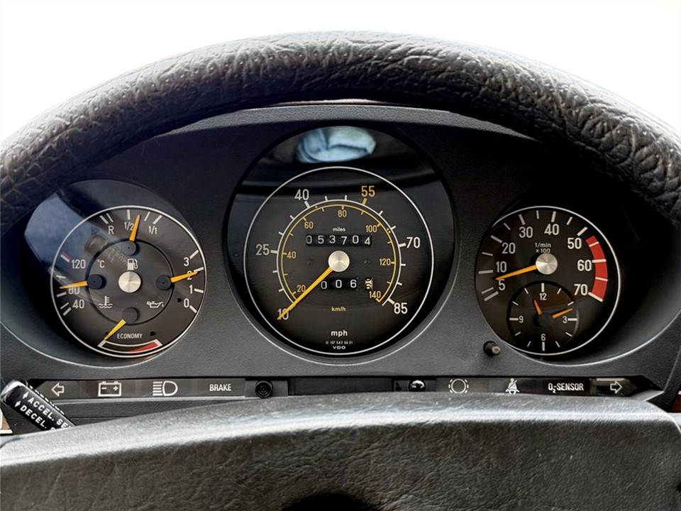 Mercedes-benz-380-1981-16
