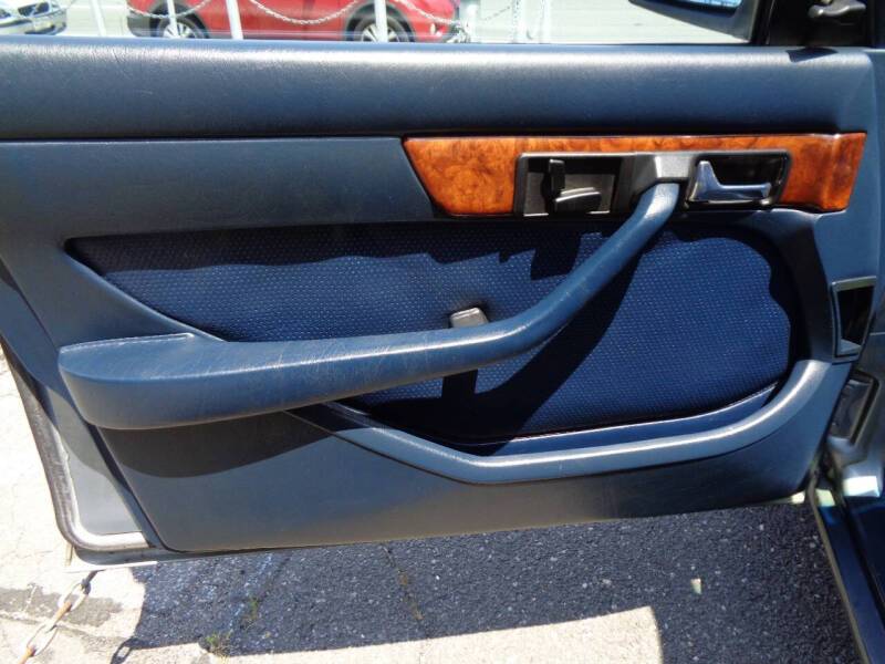 Mercedes-benz-380-380sel-1983-blue-11
