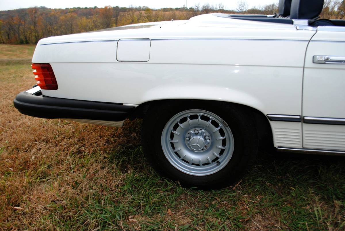 Mercedes-benz-380-380sl-1985-white-14