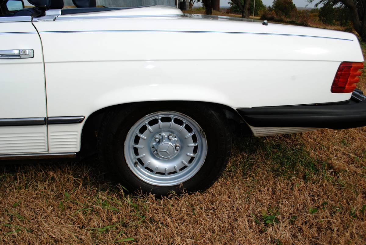 Mercedes-benz-380-380sl-1985-white-15