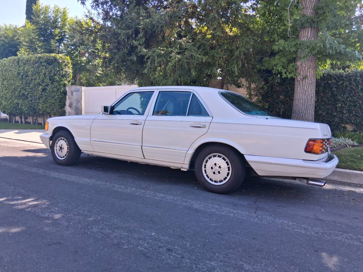 Mercedes-benz-380-se-1985-white-14