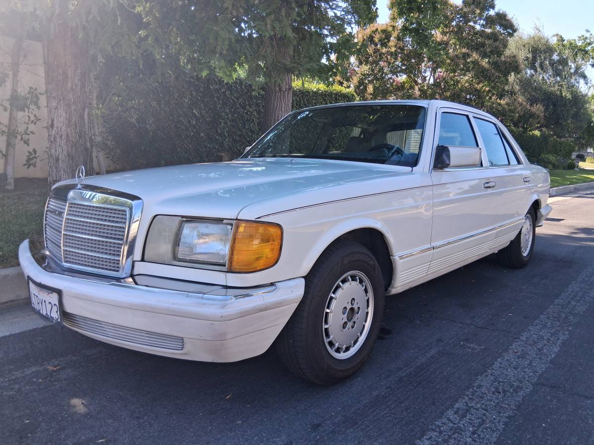 Mercedes-benz-380-se-1985-white-15