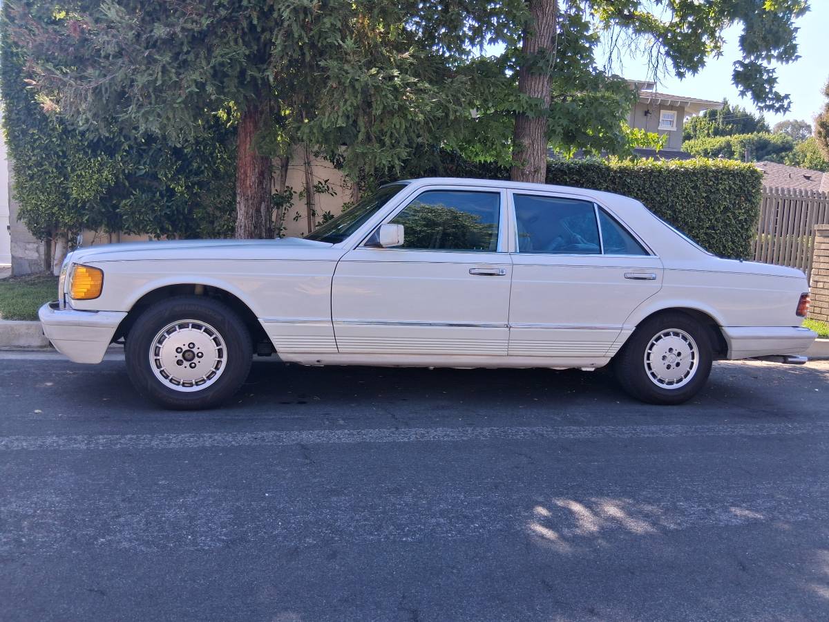 Mercedes-benz-380-se-1985-white-17