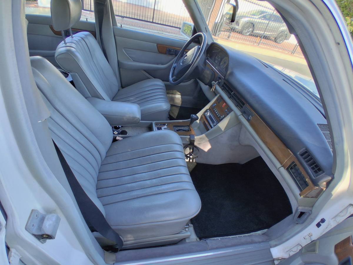 Mercedes-benz-380-se-1985-white-3