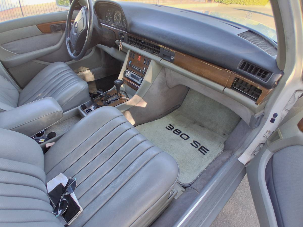 Mercedes-benz-380-se-1985-white-4