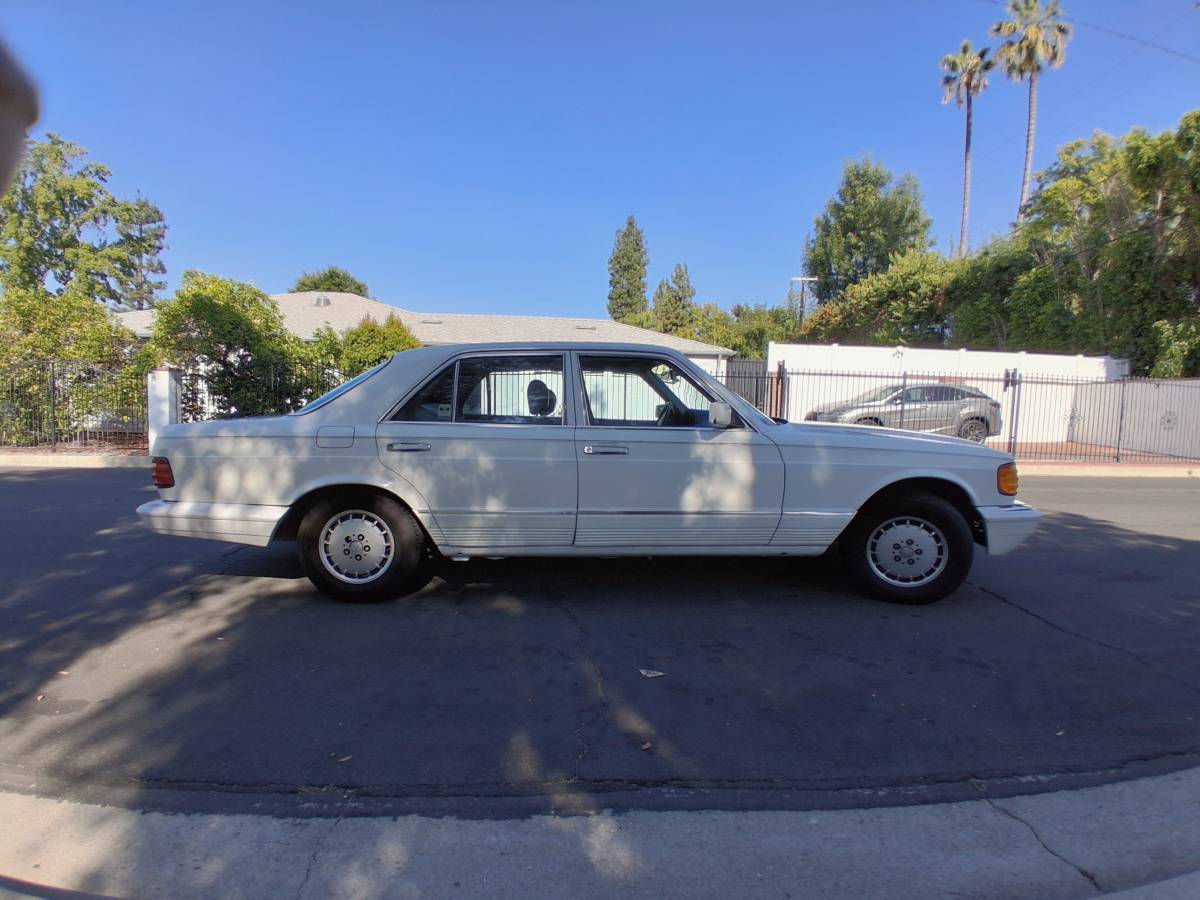 Mercedes-benz-380-se-1985-white-7