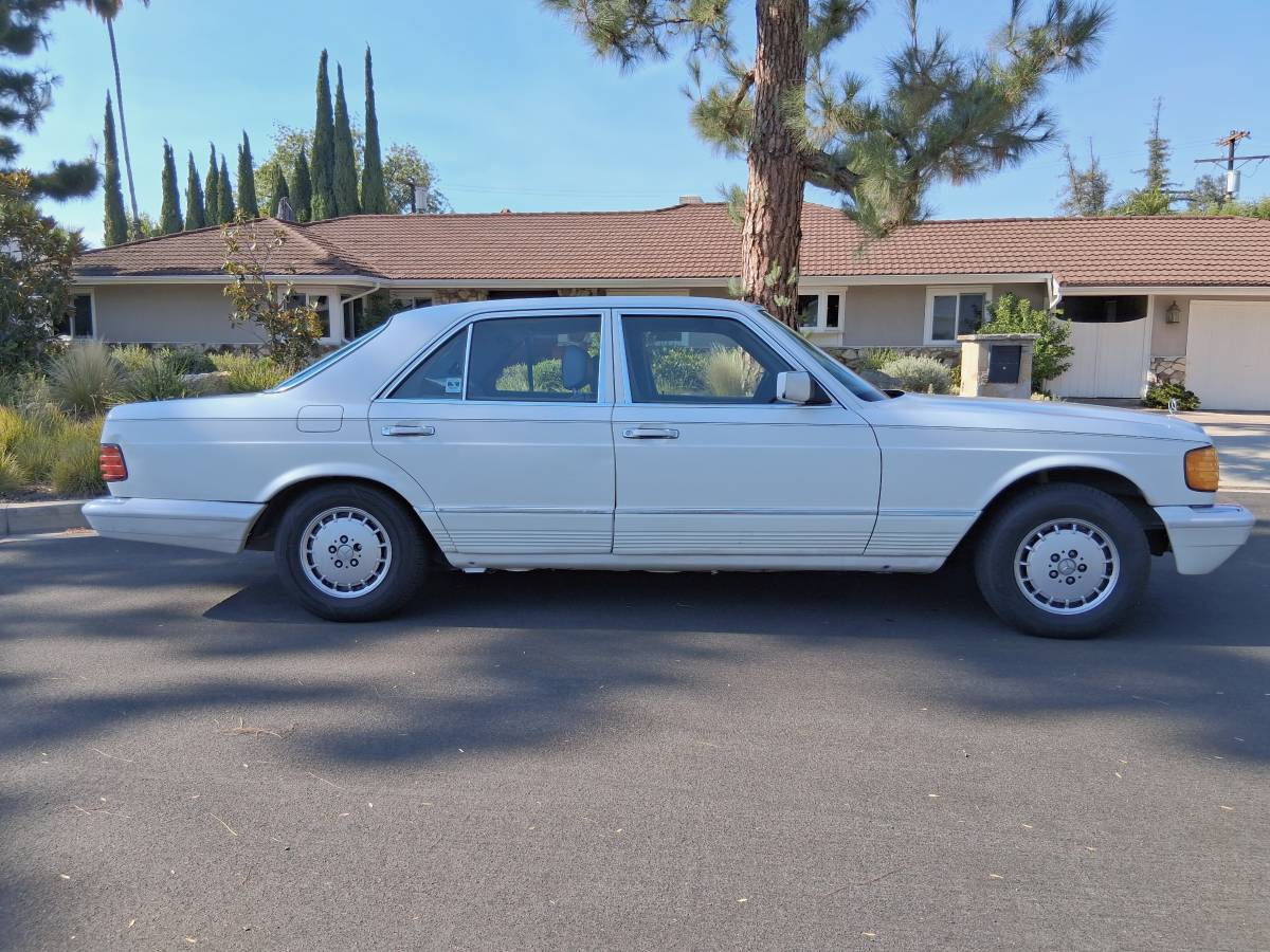 Mercedes-benz-380-se-1985-white-9