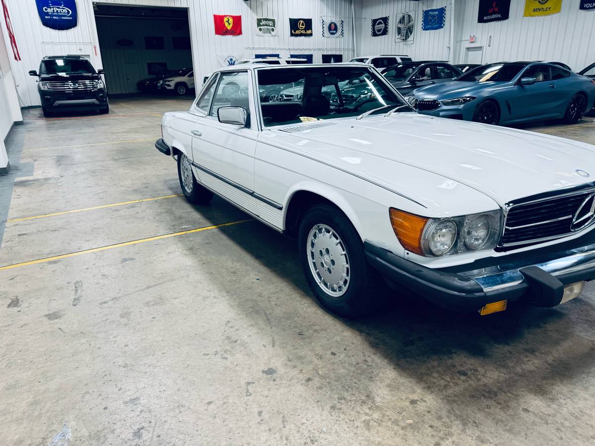 Mercedes-benz-380-series-1981-white-10