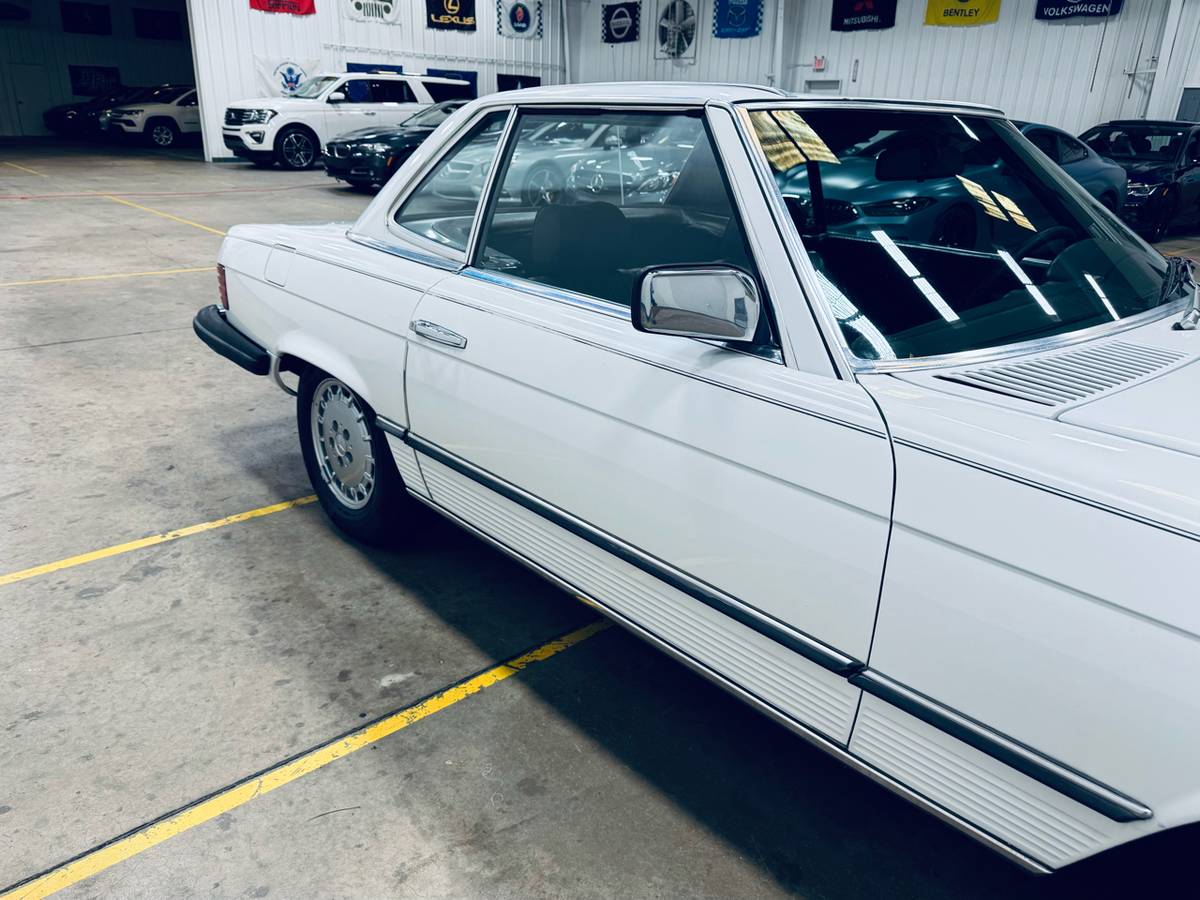 Mercedes-benz-380-series-1981-white-12